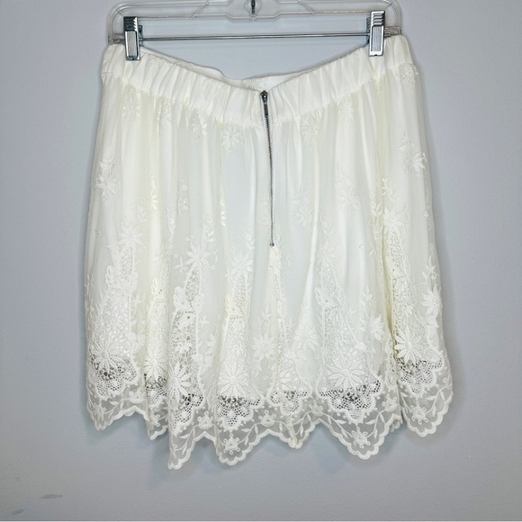 Zara Women all Lace white mini skirt with pockets. Fully lined. - Picture 3 of 6